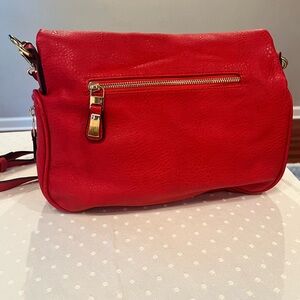 Adorable red cross bag with many compartments! Used once